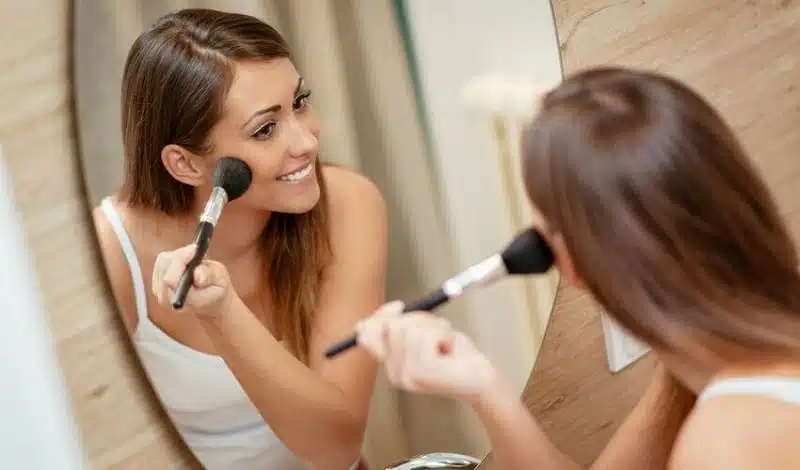 Les secrets d'un maquillage naturel et lumineux pour sublimer votre beauté