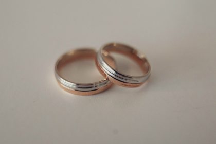 Pourquoi la bague Cartier est devenue un incontournable mode ?